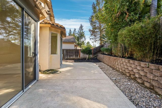 1518 Whitstable Dr, Roseville, CA 95747