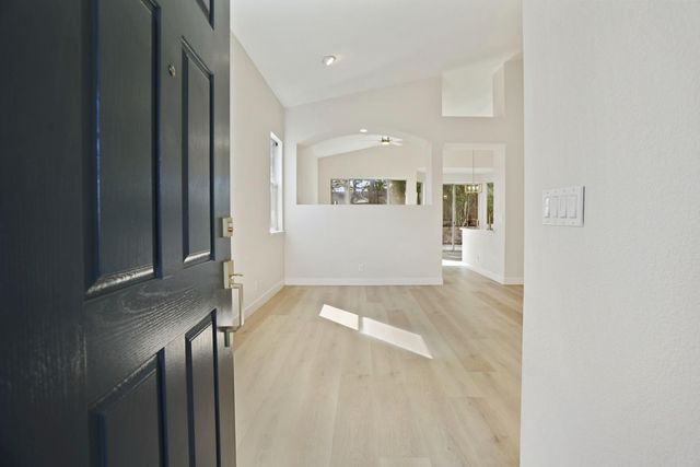 1518 Whitstable Dr, Roseville, CA 95747