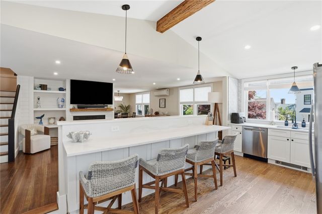 1 Staples Avenue, Warwick, RI 02886