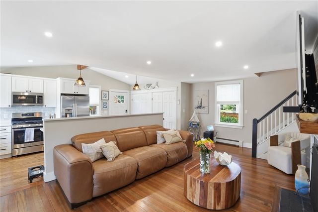 1 Staples Avenue, Warwick, RI 02886