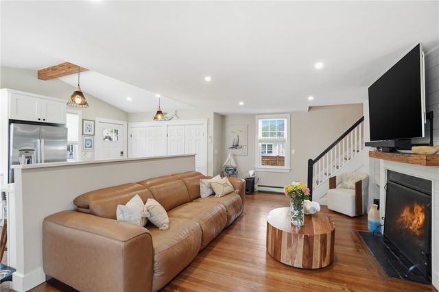 1 Staples Avenue, Warwick, RI 02886