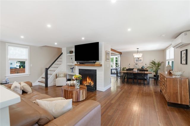 1 Staples Avenue, Warwick, RI 02886