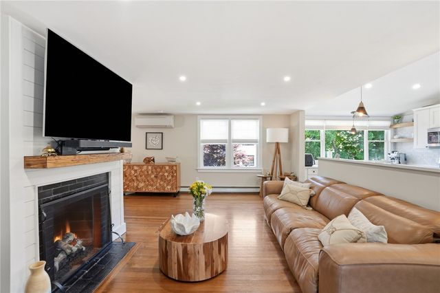 1 Staples Avenue, Warwick, RI 02886