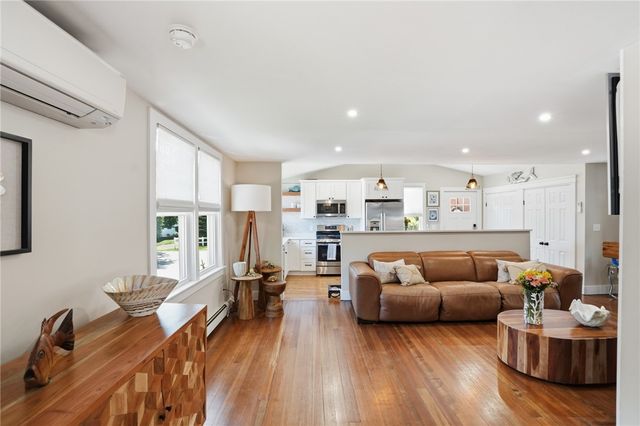 1 Staples Avenue, Warwick, RI 02886