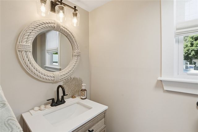 1 Staples Avenue, Warwick, RI 02886