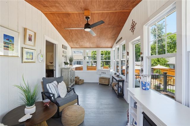 1 Staples Avenue, Warwick, RI 02886