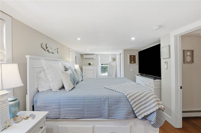 1 Staples Avenue, Warwick, RI 02886