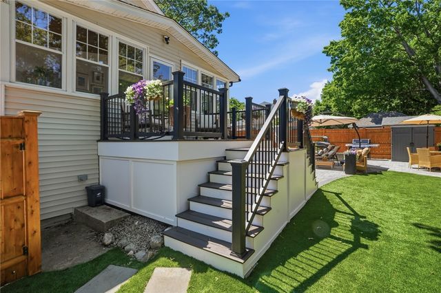 1 Staples Avenue, Warwick, RI 02886