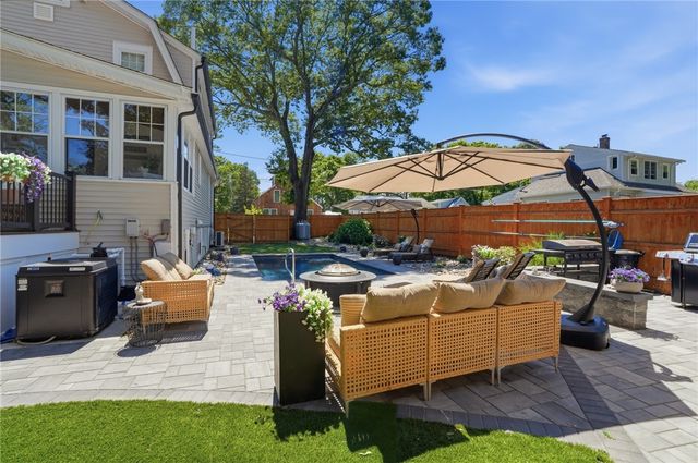 1 Staples Avenue, Warwick, RI 02886