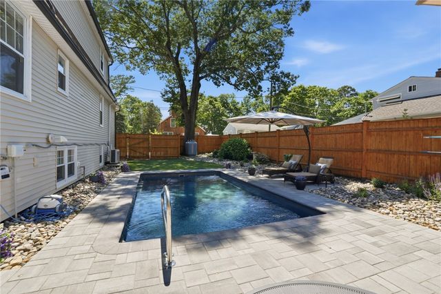 1 Staples Avenue, Warwick, RI 02886