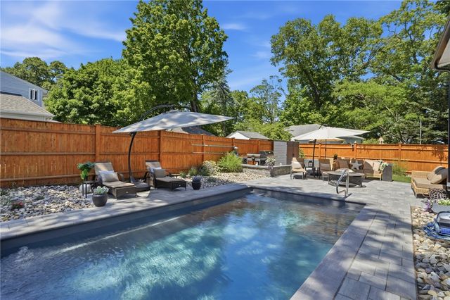 1 Staples Avenue, Warwick, RI 02886