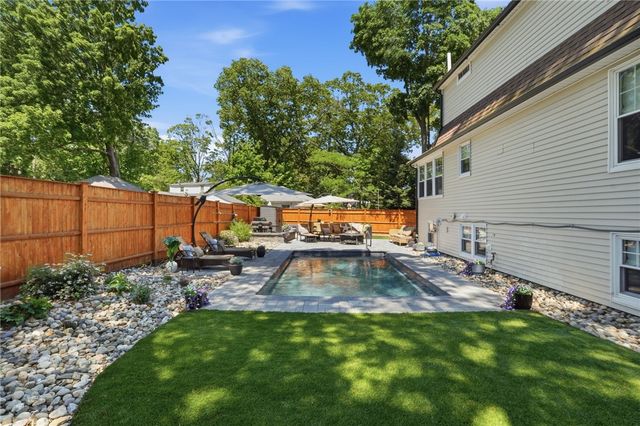 1 Staples Avenue, Warwick, RI 02886