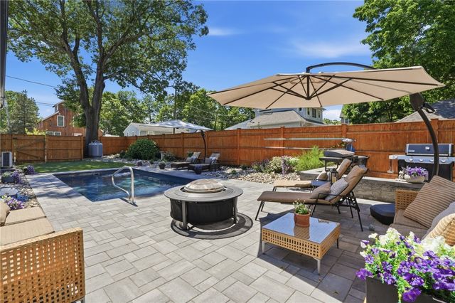 1 Staples Avenue, Warwick, RI 02886