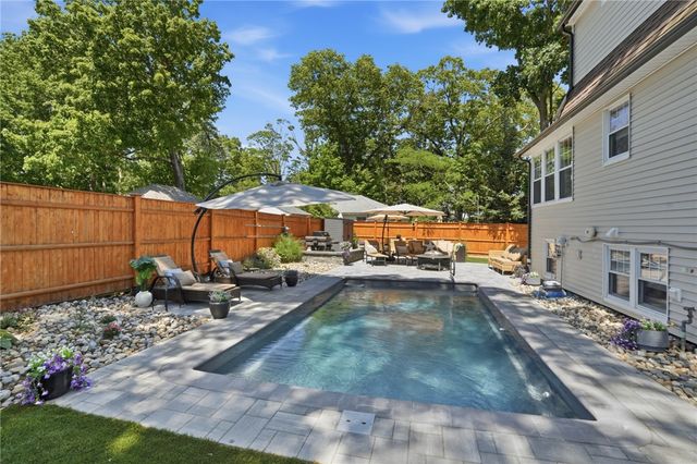 1 Staples Avenue, Warwick, RI 02886