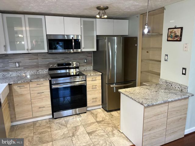 12201 PEACH CREST DR #901, Germantown, MD 20874