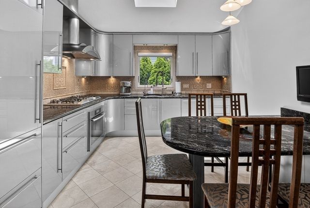 18 Roosevelt Rd, Medford, MA 02155