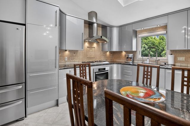 18 Roosevelt Rd, Medford, MA 02155