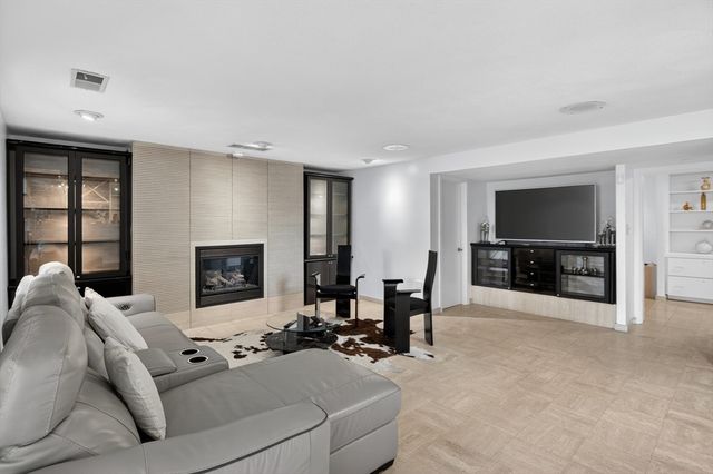 18 Roosevelt Rd, Medford, MA 02155