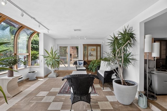 18 Roosevelt Rd, Medford, MA 02155