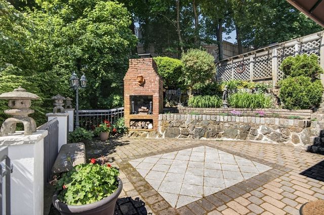 18 Roosevelt Rd, Medford, MA 02155