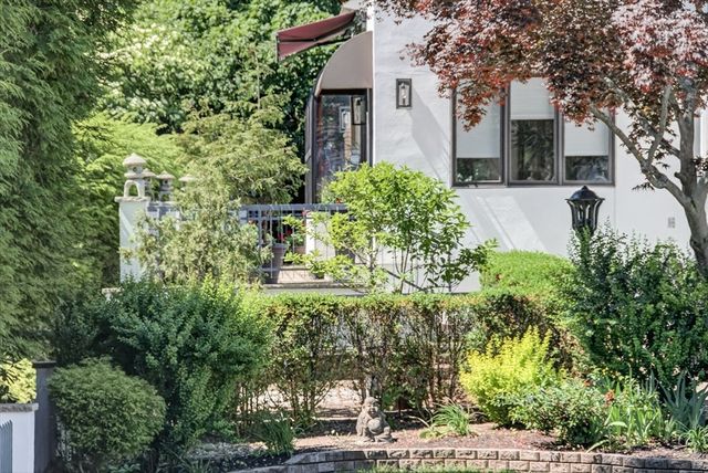 18 Roosevelt Rd, Medford, MA 02155