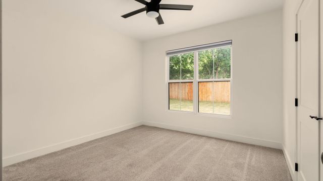 402 E Ash DR, Johnson City, TX 78636