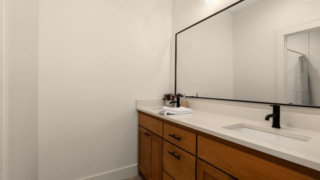 402 E Ash DR, Johnson City, TX 78636