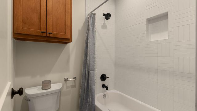 402 E Ash DR, Johnson City, TX 78636