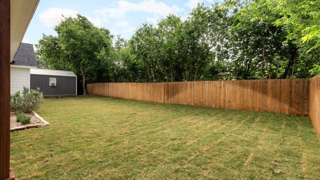 402 E Ash DR, Johnson City, TX 78636