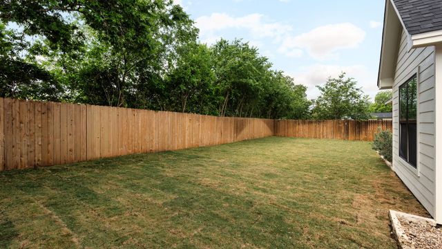 402 E Ash DR, Johnson City, TX 78636
