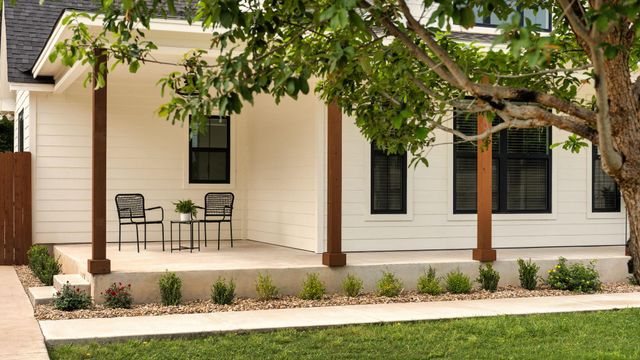 402 E Ash DR, Johnson City, TX 78636
