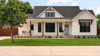 402 E Ash DR, Johnson City, TX 78636