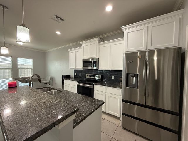 805 Chaparral Rd, Midland, TX 79705