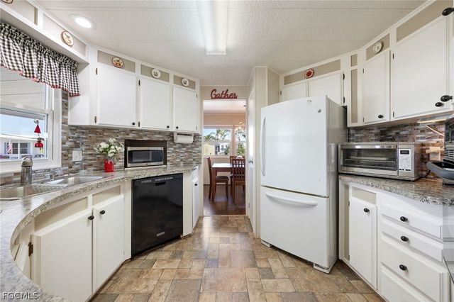 472 Nicklaus BLVD, North Fort Myers, FL 33903