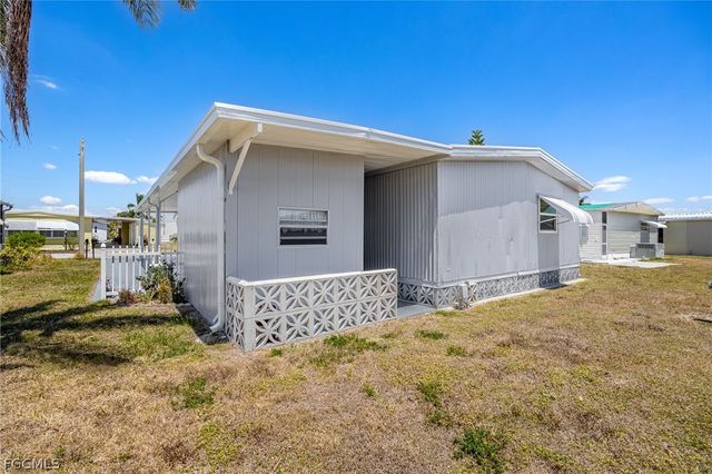 472 Nicklaus BLVD, North Fort Myers, FL 33903