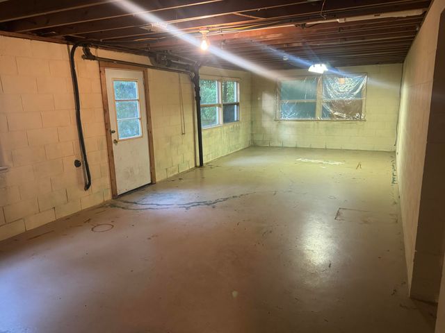 111 W Oak Street, Fruitport Vllg, MI 49415