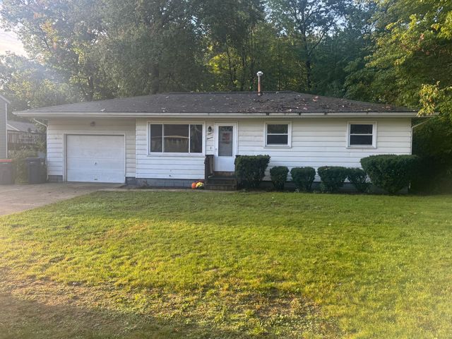 111 W Oak Street, Fruitport Vllg, MI 49415