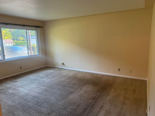 111 W Oak Street, Fruitport Vllg, MI 49415