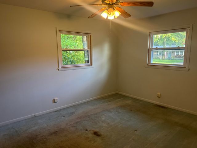 111 W Oak Street, Fruitport Vllg, MI 49415