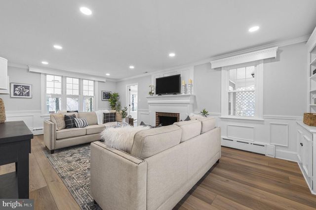 1014 LANSDALE AVE, Lansdale, PA 19446