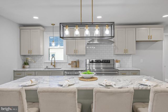 1014 LANSDALE AVE, Lansdale, PA 19446