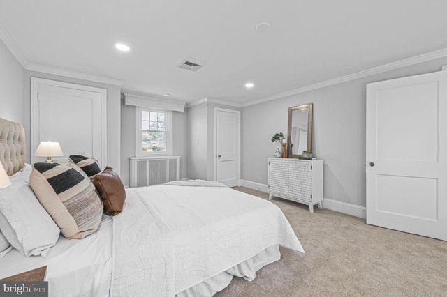 1014 LANSDALE AVE, Lansdale, PA 19446