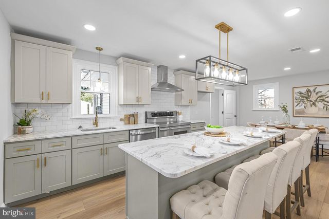 1014 LANSDALE AVE, Lansdale, PA 19446