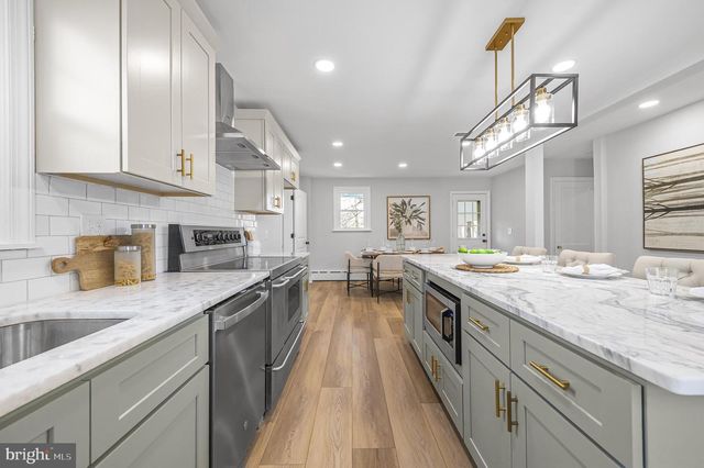 1014 LANSDALE AVE, Lansdale, PA 19446