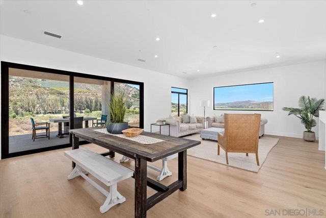 16390 Via Justina Real, Escondido, CA 92025