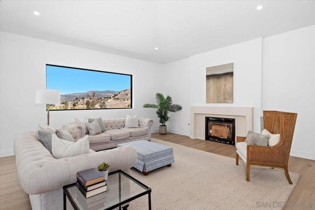 16390 Via Justina Real, Escondido, CA 92025