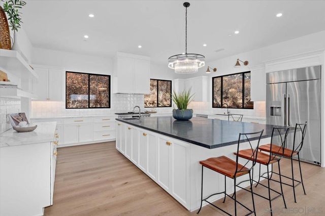 16390 Via Justina Real, Escondido, CA 92025