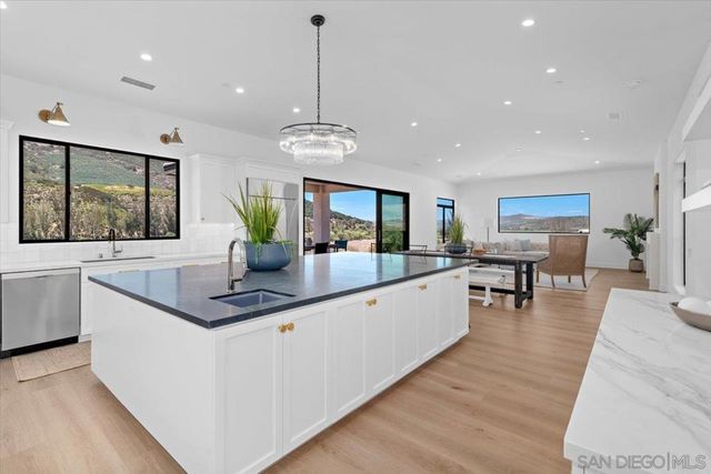 16390 Via Justina Real, Escondido, CA 92025