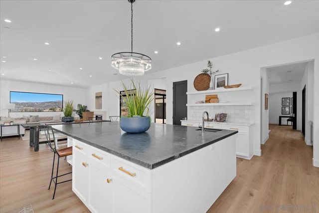 16390 Via Justina Real, Escondido, CA 92025