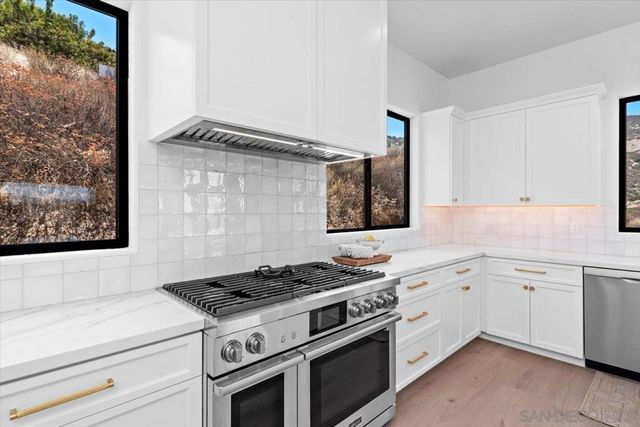 16390 Via Justina Real, Escondido, CA 92025